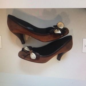 Moschino Cheap and Chic 6 Italy brown suede pumps